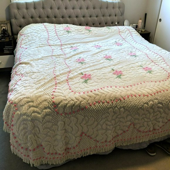 Vintage Bedding Vintage Chenille White Pink Floral Coverlet Poshmark